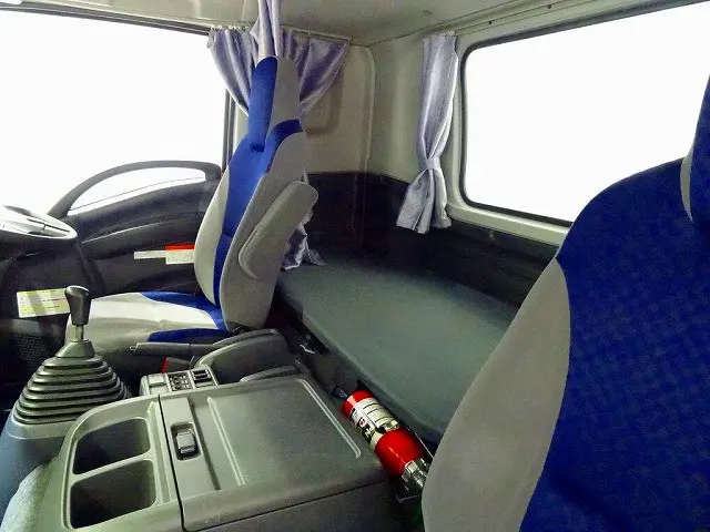 いすゞ フォワード 2RG-FRR90T2(2WD)の写真7