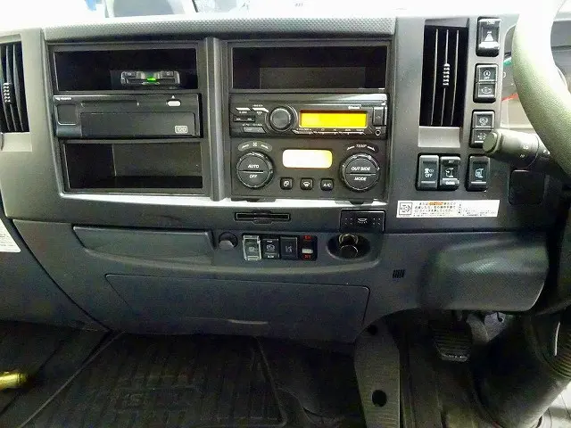 いすゞ フォワード 2RG-FRR90T2(2WD)の写真9