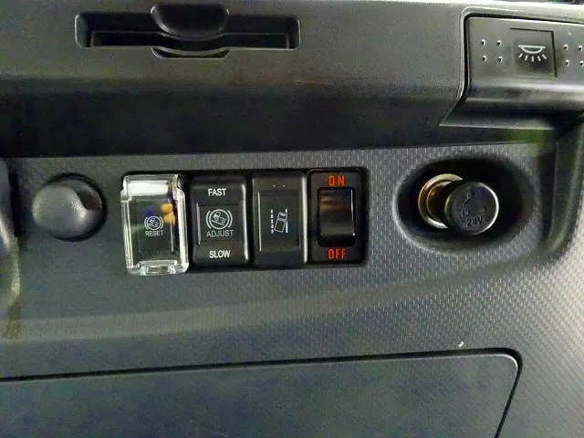 いすゞ フォワード 2RG-FRR90T2(2WD)の写真11