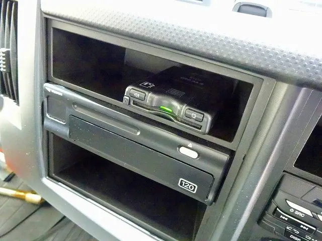 いすゞ フォワード 2RG-FRR90T2(2WD)の写真12