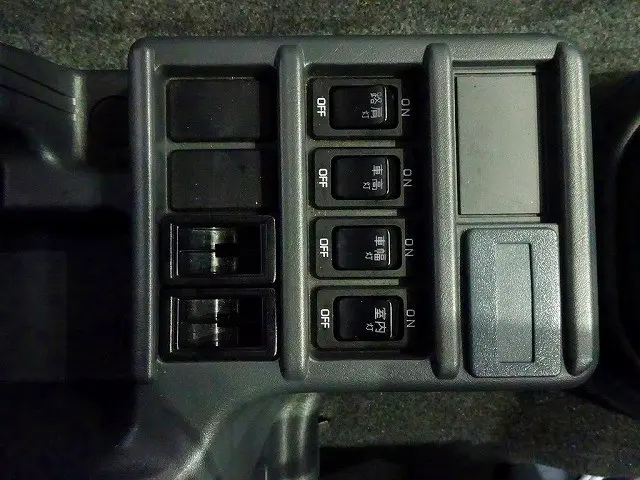 いすゞ フォワード 2RG-FRR90T2(2WD)の写真15