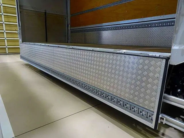 いすゞ フォワード 2RG-FRR90T2(2WD)の写真32