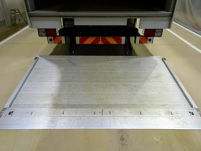 いすゞ フォワード 2RG-FRR90T2(2WD)の写真34