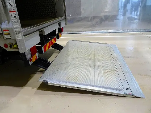 いすゞ フォワード 2RG-FRR90T2(2WD)の写真35