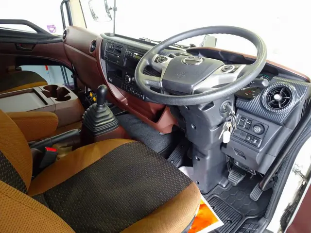 オートAC PS PW SRS ABS 集中ドアロック 左電格ミラー エアサスシート/肘掛け ラジオ ETC2.0 バックモニター タコグラフ アドブルー ターボ 排気ブレーキ|日野 レンジャー 2PG-FD2ABA(2WD)の写真5