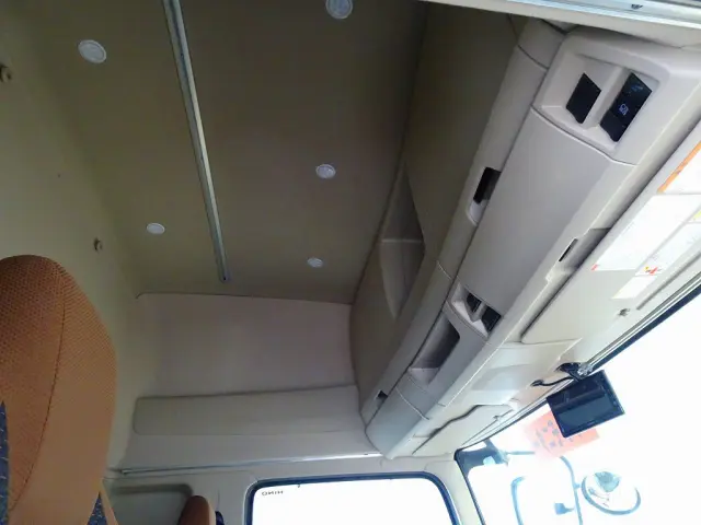 2人乗り ワイドベッド付 ハイルーフ 室内LED灯|日野 レンジャー 2PG-FD2ABA(2WD)の写真7
