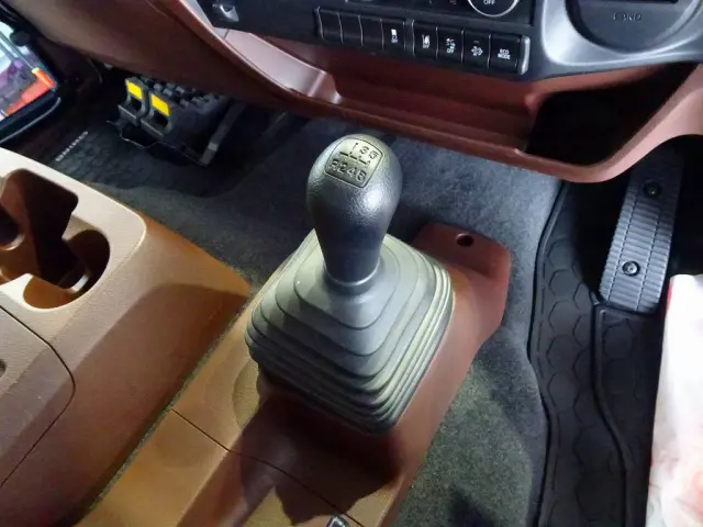 フロア6MT|日野 レンジャー 2PG-FD2ABA(2WD)の写真19