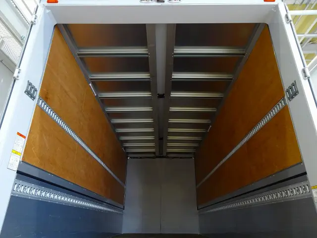 荷台内寸:621×240×244 トランテックス/1071F45-02 リア観音扉 落とし込みフック5対 左右セイコーラック ラッシングレール2段(59cm/140cm) 荷室LED灯3個|日野 レンジャー 2PG-FD2ABA(2WD)の写真26