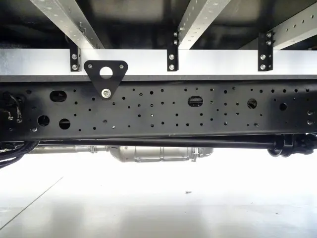 シャーシは 錆止め/マフラー塗装 仕上げに力を入れています。|日野 レンジャー 2PG-FD2ABA(2WD)の写真41