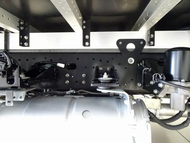 シャーシは 錆止め/マフラー塗装 仕上げに力を入れています。|日野 レンジャー 2PG-FD2ABA(2WD)の写真46