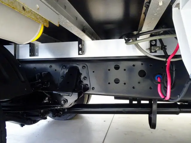 シャーシは 錆止め/マフラー塗装 仕上げに力を入れています。|日野 レンジャー 2PG-FD2ABA(2WD)の写真47