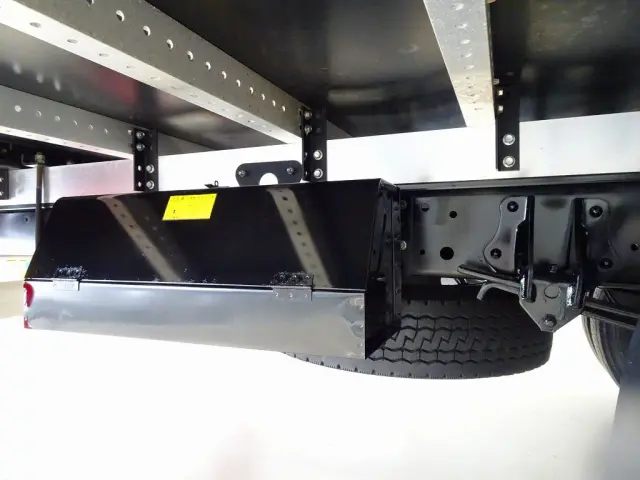 燃料タンク200L タイヤ止め2個 左シャシリア3連タイヤチェーンフック 右シャシリア工具箱|日野 レンジャー 2PG-FD2ABA(2WD)の写真48