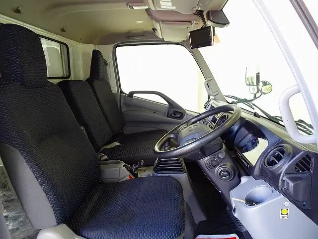 車線逸脱警報装置 衝突被害軽減ブレーキ アイドリングストップ フォグランプ トラクションコントロール 電動パーキングブレーキ フロントコーナーセンサー|日野 デュトロ 2PG-XZU722M(2WD)の写真6
