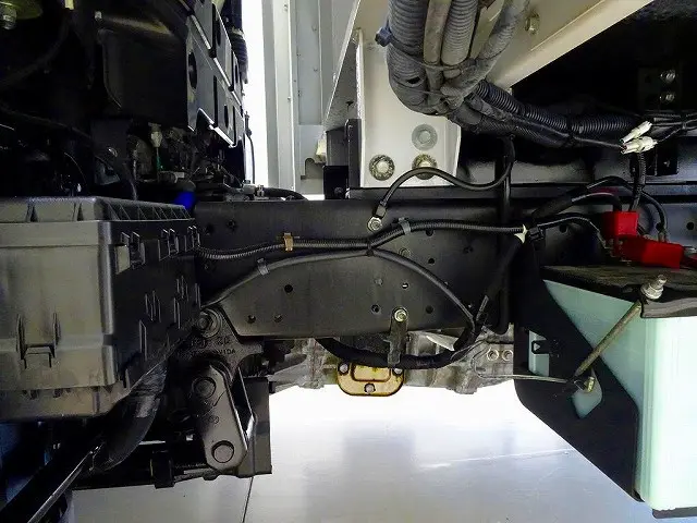 シャーシは 錆止め/マフラー塗装 仕上げに力を入れています。|日野 デュトロ 2PG-XZU722M(2WD)の写真39
