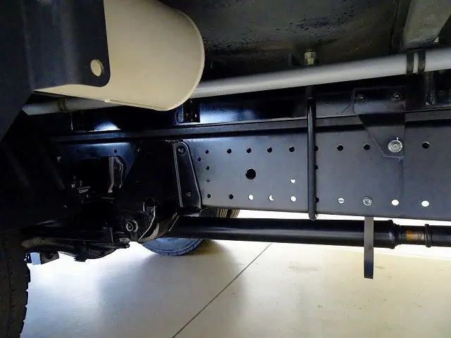 シャーシは 錆止め/マフラー塗装 仕上げに力を入れています。|日野 デュトロ 2PG-XZU722M(2WD)の写真46