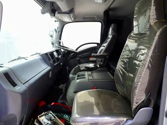 いすゞ フォワード TKG-FRR90T2(2WD)の写真8