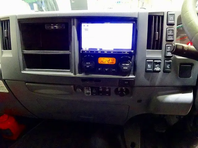 いすゞ フォワード TKG-FRR90T2(2WD)の写真11