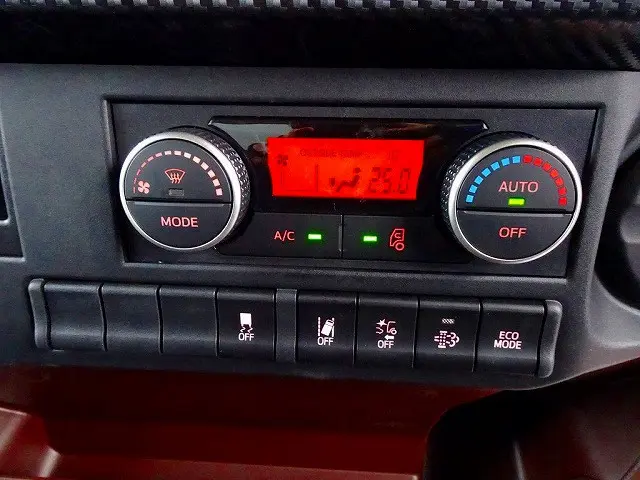 オートAC　PS　PW　SRS　ABS　集中ドアロック　左電格ミラー　エアサスシート/肘掛け　AM/FMラジオ　バックモニター　タコグラフ　アドブルー　フロア6MT　ターボ|日野 レンジャー 2PG-FD2ABG(2WD)の写真11