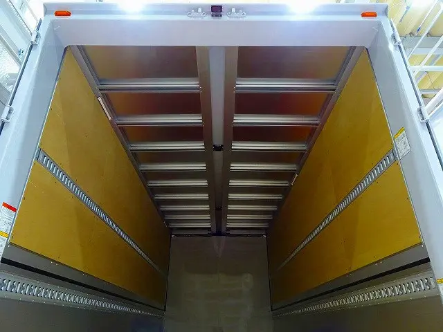 荷台内寸：627×241×240　床フック5対　左右セイコーラック　ラッシングレール2段(58cm/140cm)/ベルト1個　荷室LED灯3個　　格納ゲート/1,000kg付|日野 レンジャー 2PG-FD2ABG(2WD)の写真20