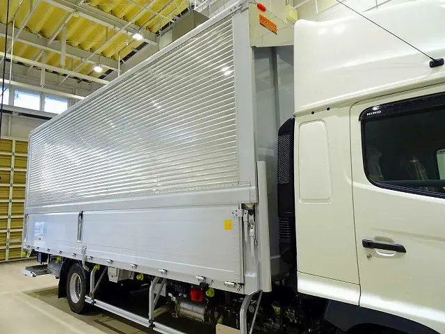 荷台内寸：627×241×240　床フック5対　左右セイコーラック　ラッシングレール2段(58cm/140cm)/ベルト1個　荷室LED灯3個　　格納ゲート/1,000kg付|日野 レンジャー 2PG-FD2ABG(2WD)の写真23