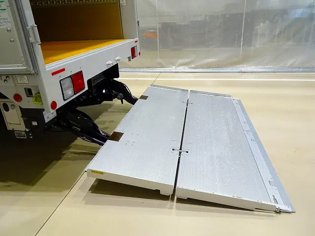 格納ゲート　1,000kg　トランテックス(新明和)/TRAK10-6495D　長：155cm　幅：240cm　サイドガード/カートストッパー付　リモコン付　左シャシリアPGスイッチコード　|日野 レンジャー 2PG-FD2ABG(2WD)の写真34