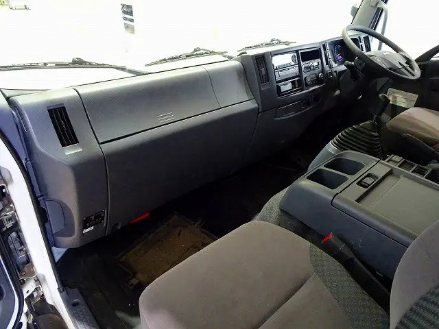 いすゞ フォワード 2RG-FRR90S2(2WD)の写真7