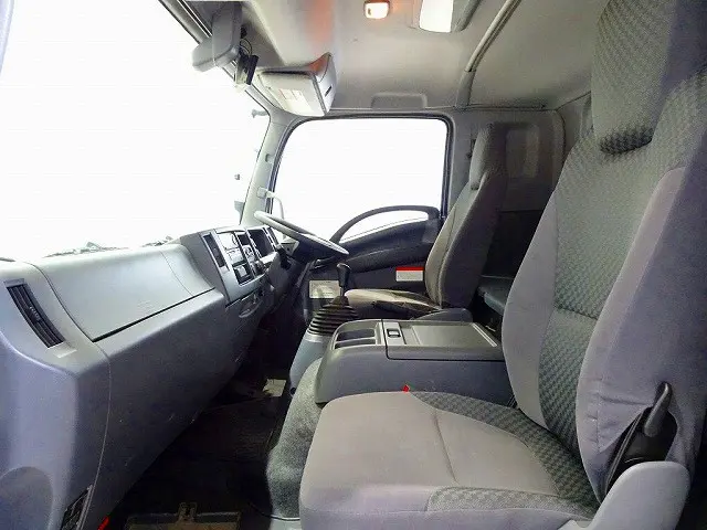 いすゞ フォワード 2RG-FRR90S2(2WD)の写真8