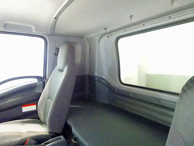 いすゞ フォワード 2RG-FRR90S2(2WD)の写真9