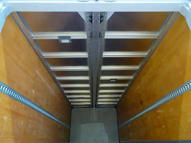 いすゞ フォワード 2RG-FRR90S2(2WD)の写真27