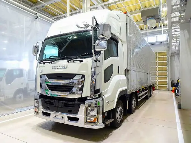 いすゞ ギガ 2PG-CYJ77D(8x4)の写真1