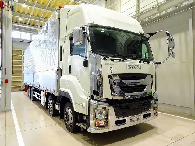 いすゞ ギガ 2PG-CYJ77D(8x4)の写真2