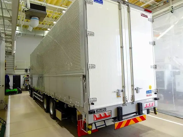 いすゞ ギガ 2PG-CYJ77D(8x4)の写真4