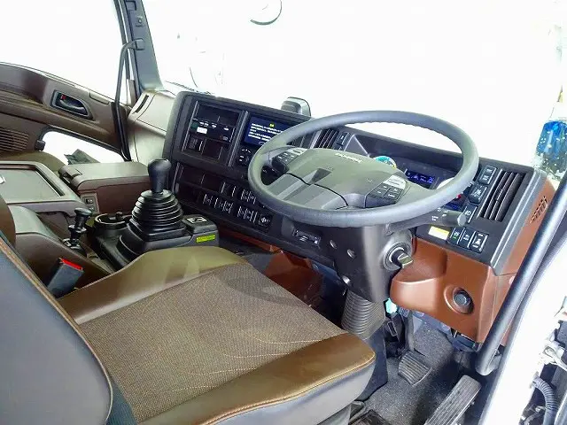 いすゞ ギガ 2PG-CYJ77D(8x4)の写真5