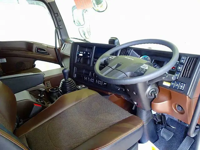 AAC PS PW SRS ABS キーフリー 左電格ミラー/ヒーター/ワイパー エアサスシート/肘掛け Bluetooth Audio ETC2.0 バックモニター タコグラフ フロアAT 2ペダル|いすゞ ギガ 2PG-CYJ77D(8x4)の写真5