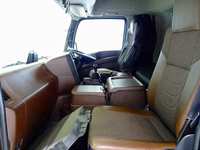 いすゞ ギガ 2PG-CYJ77D(8x4)の写真6