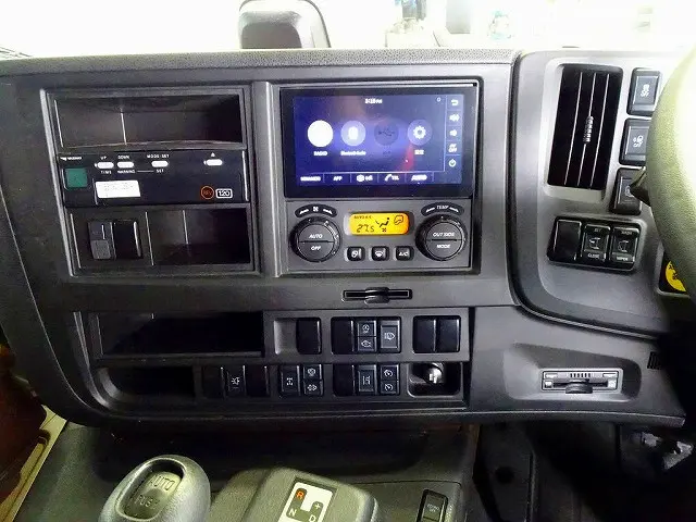 いすゞ ギガ 2PG-CYJ77D(8x4)の写真9