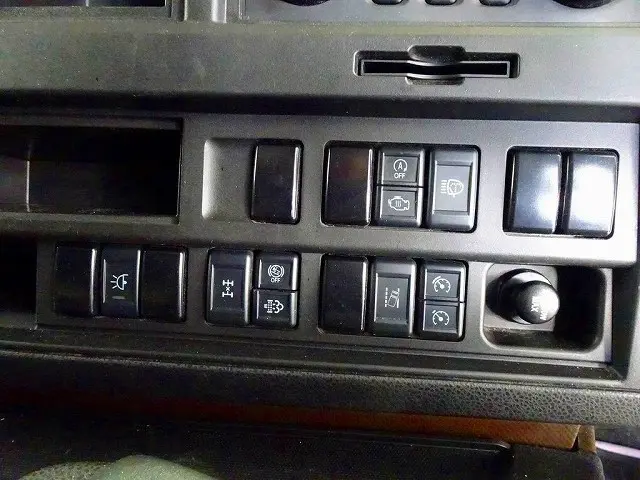 いすゞ ギガ 2PG-CYJ77D(8x4)の写真12