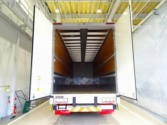 いすゞ ギガ 2PG-CYJ77D(8x4)の写真22