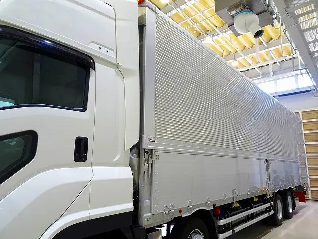 荷台内寸:967×241×266 センタースロットル付五方開 左右セイコーラック2対 落とし込みフック9対 ラッシングレール2段(68.5cm/150.5cm) 荷室LED灯4個|いすゞ ギガ 2PG-CYJ77D(8x4)の写真28