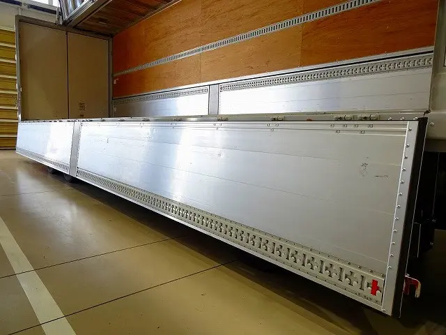 荷台内寸:967×241×266 センタースロットル付五方開 左右セイコーラック2対 落とし込みフック9対 ラッシングレール2段(68.5cm/150.5cm) 荷室LED灯4個|いすゞ ギガ 2PG-CYJ77D(8x4)の写真32