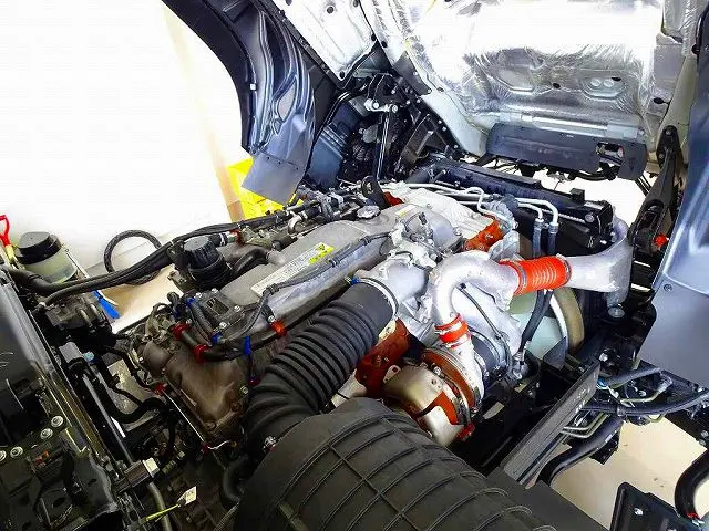 エンジンルーム|いすゞ ギガ 2PG-CYJ77D(8x4)の写真37
