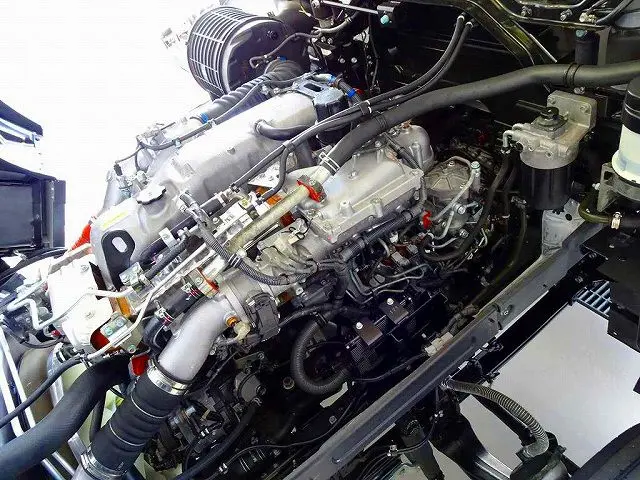エンジンルーム|いすゞ ギガ 2PG-CYJ77D(8x4)の写真38