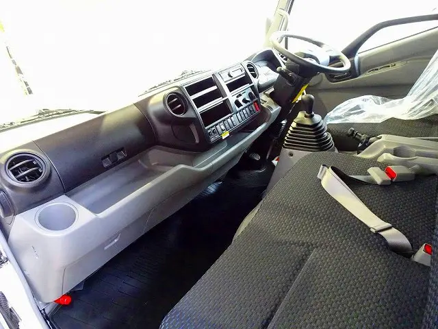 AC PS PW SRS ABS 集中ドアロック 左電格ミラー AM/FMラジオ ルームミラー式バックモニター ターボ 排気ブレーキ フロア6MT|日野 デュトロ 2KG-XZU722M(2WD)の写真7