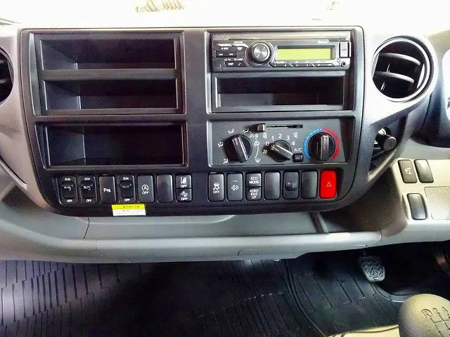 車線逸脱警報装置 衝突被害軽減ブレーキ 横滑り防止装置 アイドリングストップ フォグランプ トラクションコントロール 電動パーキングブレーキ フロントクリアランスソナー|日野 デュトロ 2KG-XZU722M(2WD)の写真10