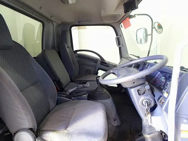AC PS PW SRS ABS キーレス 左電格ミラー AM/FM ETC バックモニター ドラレコ ターボ 排気ブレーキ HSA アイドリングストップ フォグランプ 室内蛍光灯 消火器1個|いすゞ フォワード TKG-FRR90S2(2WD)の写真6