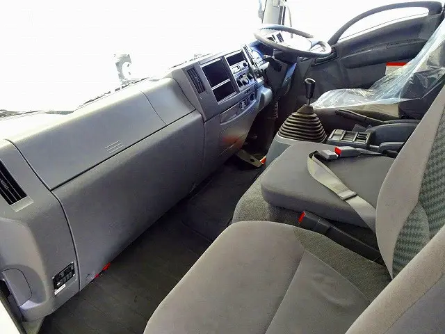 AC PS PW SRS ABS キーレス 左電格ミラー AM/FM ETC バックモニター ドラレコ ターボ 排気ブレーキ HSA アイドリングストップ フォグランプ 室内蛍光灯 消火器1個|いすゞ フォワード TKG-FRR90S2(2WD)の写真7