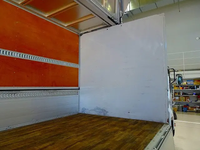 荷台内寸:623×241×240 日本フルハーフ/DMS リア観音扉 左右セイコーラック 床フック5対 ラッシングレール2段(61cm/140cm)/ベルト1個 荷室灯3個|いすゞ フォワード TKG-FRR90S2(2WD)の写真30