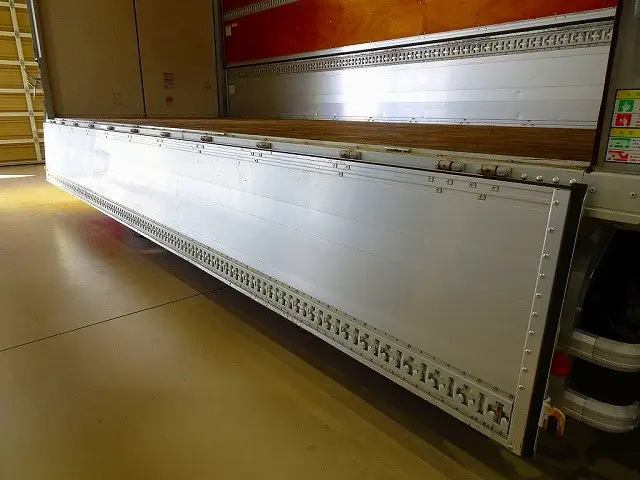 荷台内寸:623×241×240 日本フルハーフ/DMS リア観音扉 左右セイコーラック 床フック5対 ラッシングレール2段(61cm/140cm)/ベルト1個 荷室灯3個|いすゞ フォワード TKG-FRR90S2(2WD)の写真31