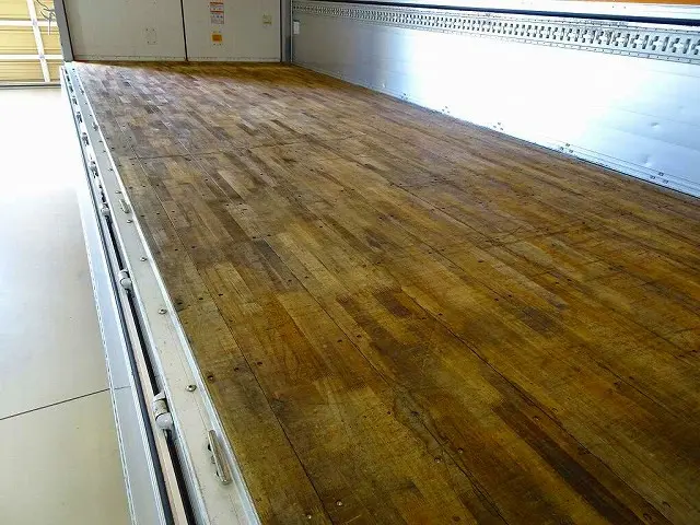 荷台内寸:623×241×240 日本フルハーフ/DMS リア観音扉 左右セイコーラック 床フック5対 ラッシングレール2段(61cm/140cm)/ベルト1個 荷室灯3個|いすゞ フォワード TKG-FRR90S2(2WD)の写真32