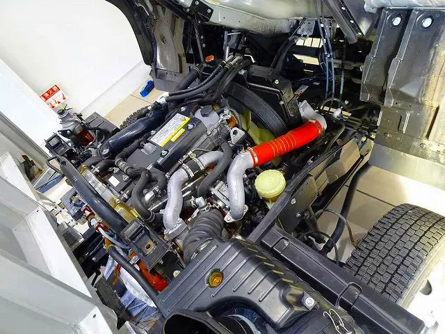 エンジンルーム|いすゞ フォワード TKG-FRR90S2(2WD)の写真35